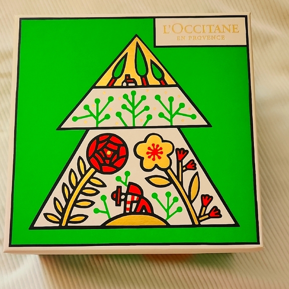 L'OCCITANE Festive Green and White Box - Picture 1 of 3